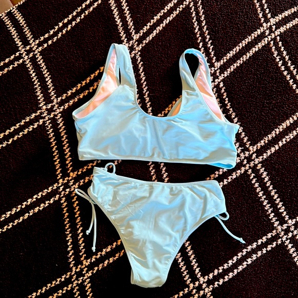 Bikini - Picture 2 of 2